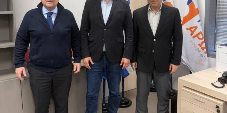 Συνάντηση Εργασίας του Δημάρχου Ρόδου Αλέξανδρου Κολιάδη με τον Υφυπουργό Κλιματικής Αλλαγής και Πολιτικής Προστασίας Κώστα Κατσαφάδο και τον βουλευτή Δωδεκανήσου Γιάννη Παππά