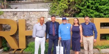 Έναν Ινδό φιλάνθρωπο και ένα ζευγάρι Ολλανδών τουριστών, εξαιρετικούς φίλους και λάτρεις του νησιού, βράβευσε ο Δήμος Ρόδου