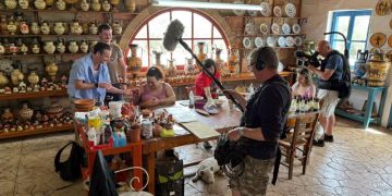 Τους κέρδισε η εναλλακτική Ρόδος! Μαγεύτηκαν από το νησί Ιρλανδοί  δημοσιογράφοι – Αφιέρωμα στη Ρόδο από το κρατική ιρλανδική τηλεόραση