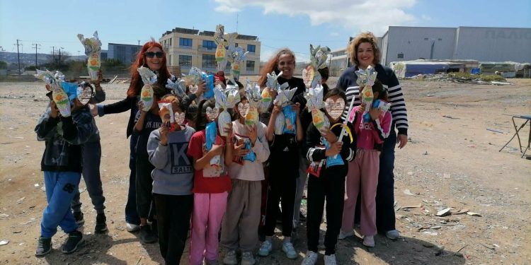 Χρώματα, φαντασία και χαμόγελα: Πασχαλινή δράση για τα παιδιά Ρομά