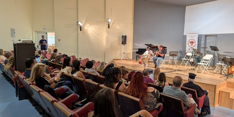 Με μεγάλη επιτυχία η παρουσίαση του νέου μυθιστορήματος του Κώστα Κρομμύδα «Το λιμάνι μου είσαι εσύ» στη Ρόδο
