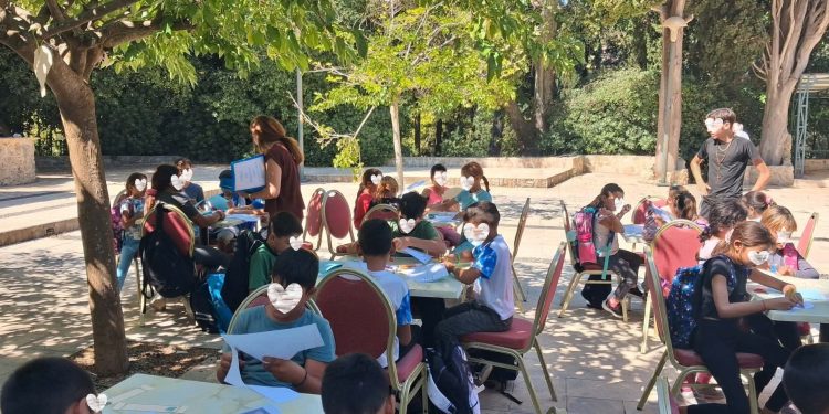 Σχολικά είδη και δημιουργικές δράσεις για μαθητές και μαθήτριες Ρομά από το Παράρτημα Ρομά του Κέντρου Κοινότητας Δήμου Ρόδου